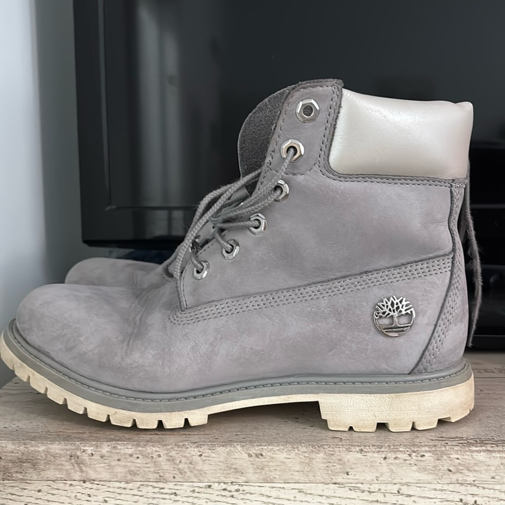 Timberland Gray Women’s Boots 9.5